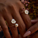 Load image into Gallery viewer, Iris Pearl & Floral Adjustable Ring
