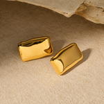 Load image into Gallery viewer, Amber Sculpted Gold Stud Earrings