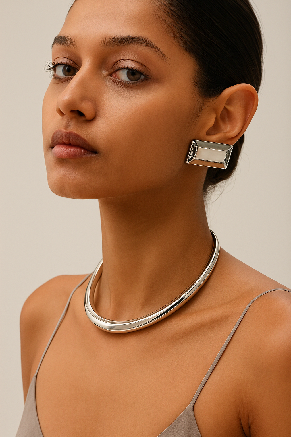 Noirea Choker Necklace