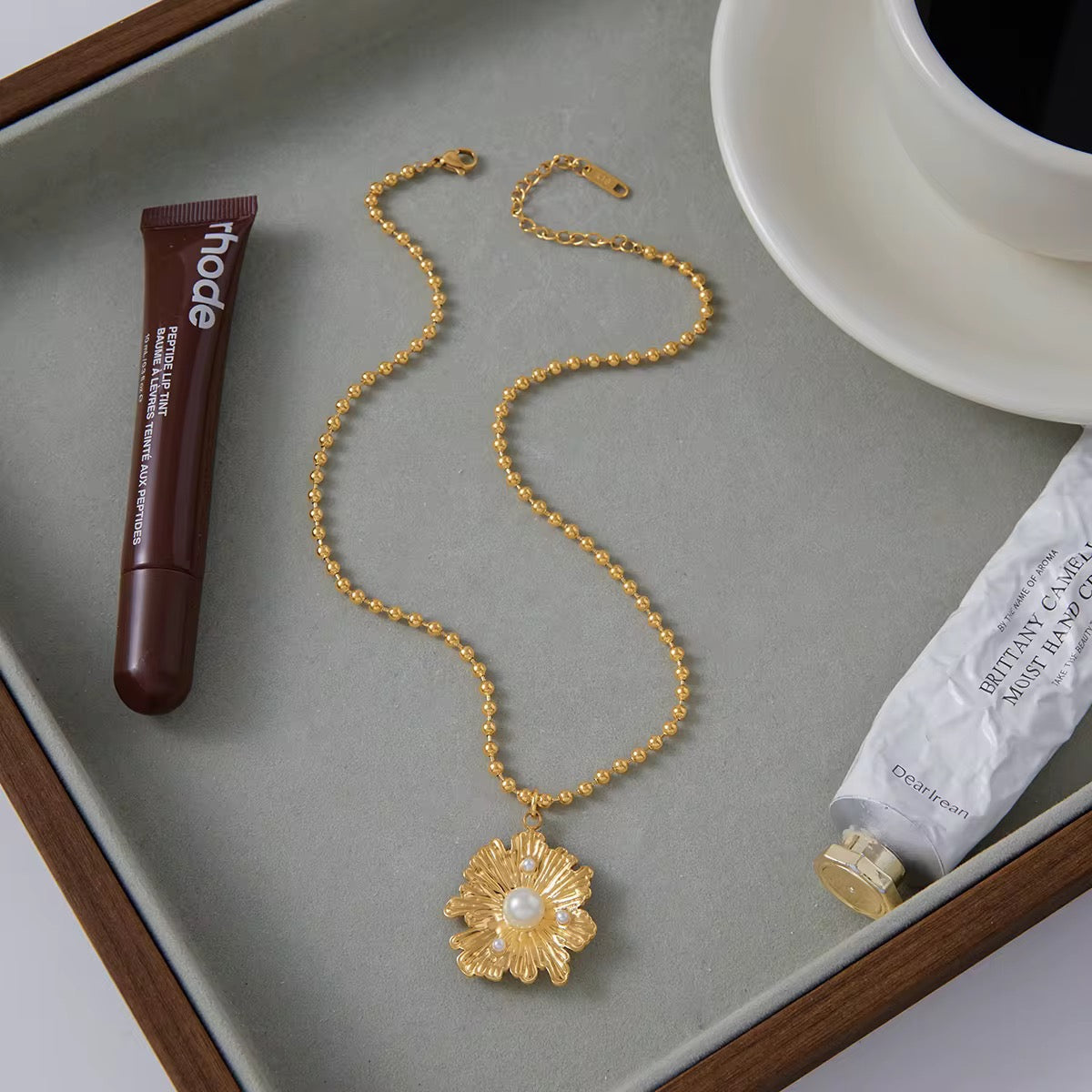 Mira floral pendant necklace