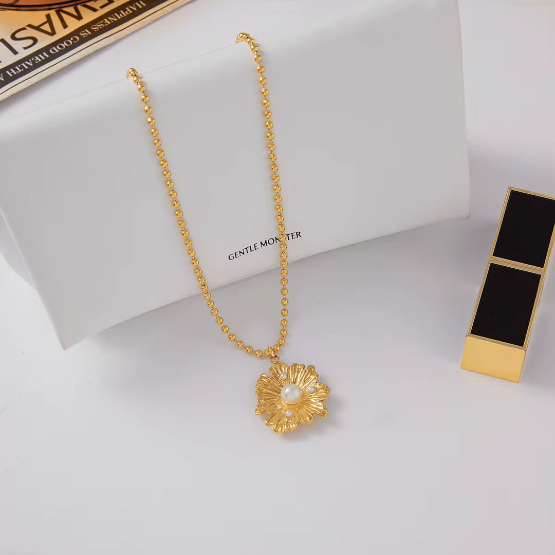 Mira Floral Pendant Necklace