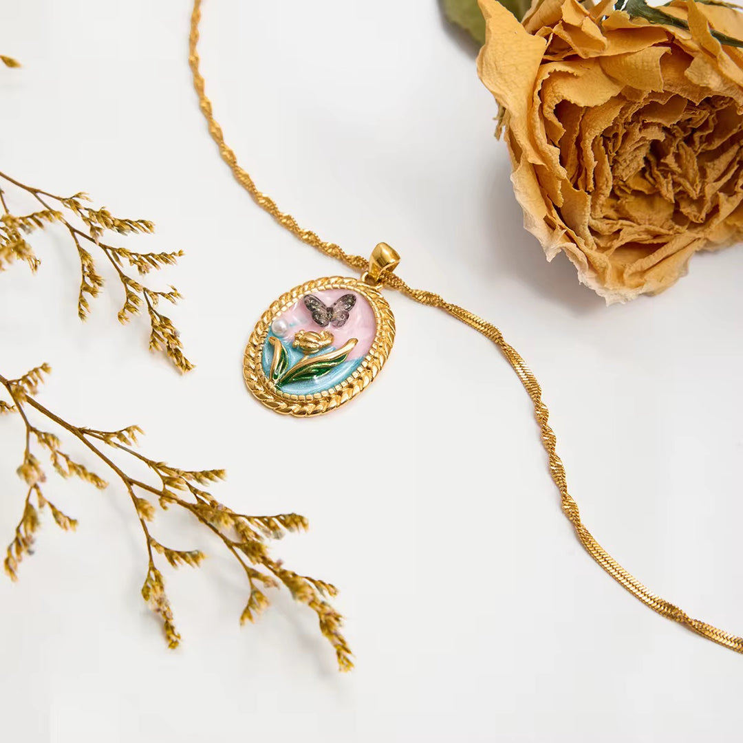 Lia Floral Pendant Necklace